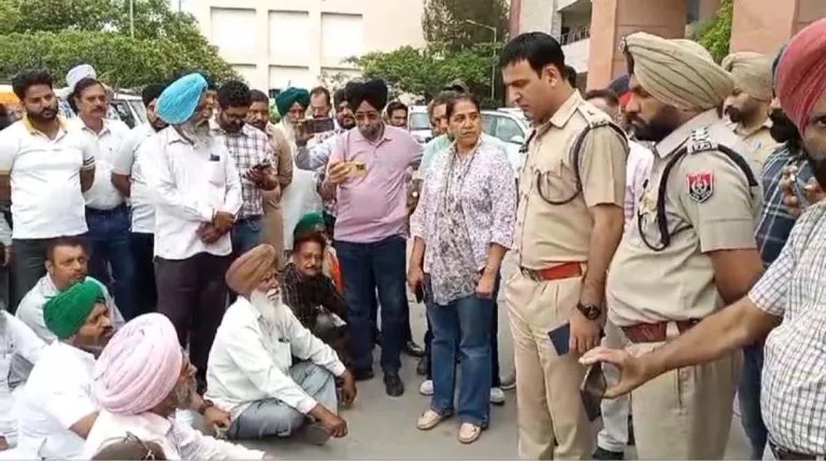 ਪੁਲੀਸ ਵਲੋਂ ਪੱਤਰਕਾਰ ਰਜਿੰਦਰ ਤੱਗੜ ਦੀ ਗ੍ਰਿਫਤਾਰੀ ਦੇ ਮਾਮਲੇ ਵਿੱਚ ਇਕੱਠੇ ਹੋਏ ਪੱਤਰਕਾਰਾਂ, ਵਕੀਲਾਂ, ਕਿਸਾਨ, ਮਜ਼ਦੂਰ ਅਤੇ ਹੋਰ ਜਥੇਬੰਦੀਆਂ ਵੱਲੋਂ ਰੋਸ ਪ੍ਰਦਰਸ਼ਨ